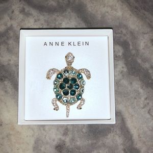 Brooch - green and gold turtle design